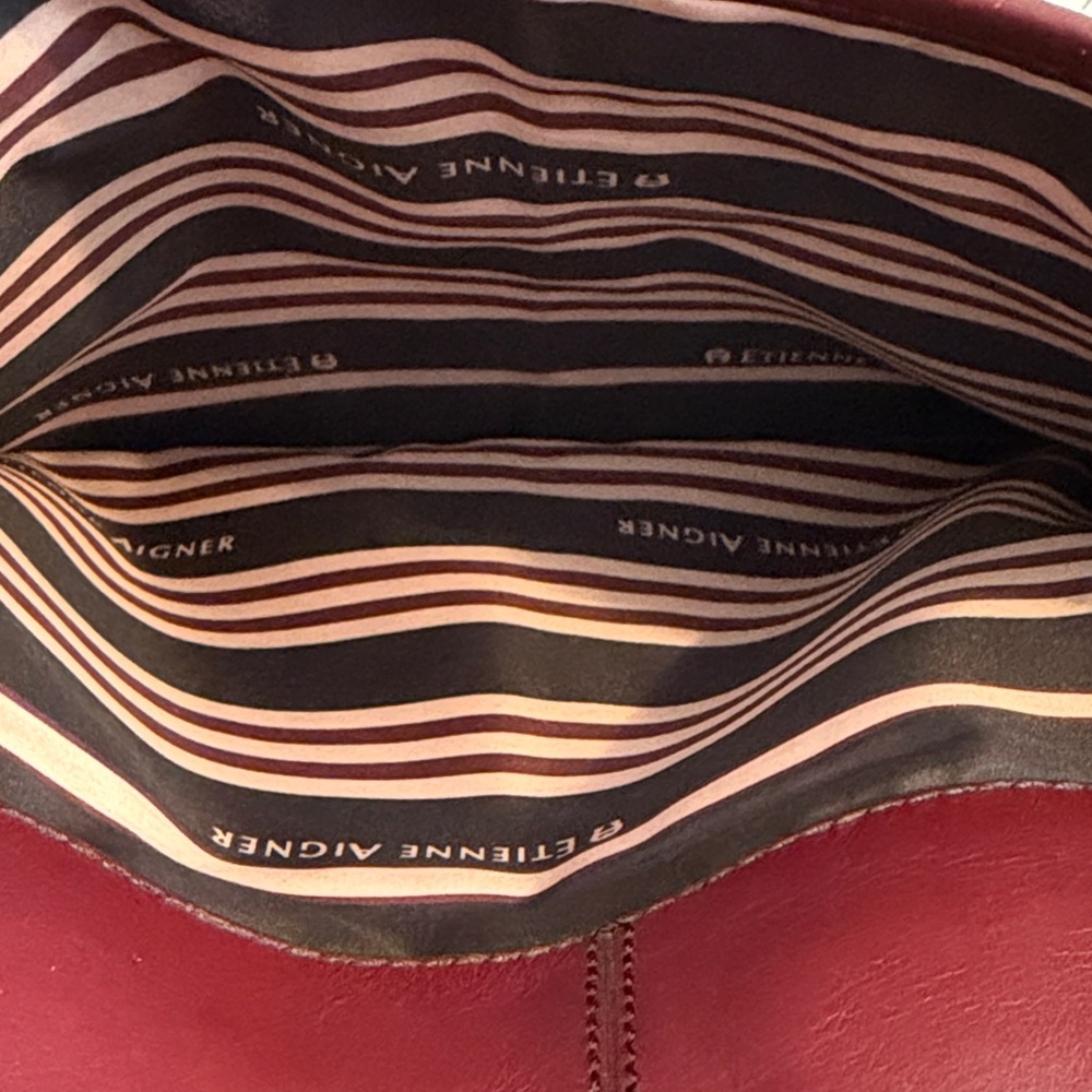 A Etienne Aigner Elegant Burgundy Leather Tote Bag. - Picture 6 of 13